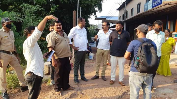 IncMangalore's tweet photo. ನಗರೋಥ್ಥಾನ ಅನುದಾನದಲ್ಲಿ ನಡೆಯುವ ಉಳ್ಳಾಲ ನಗರ ಸಭೆ ವ್ಯಾಪ್ತಿಯ ಭಟ್ನನಗರ ಚೊಂಬುಗುಡ್ಡೆ ರಸ್ಥೆ ಕಾಮಗಾರಿ ಪರಿಶೀಲನೆ ನಡೆಸಿದ ಮಾಜಿ ಸಚಿವರು ಶಾಸಕರಾದ ಯು.ಟಿ ಖಾದರ್ 

@utkhader @INCIndia https://t.co/cfqIjIh2wB