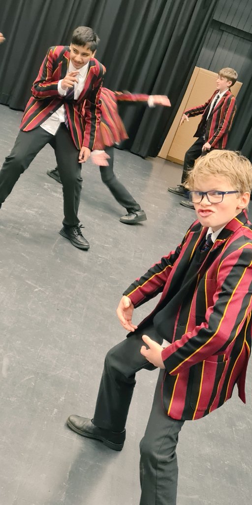 We're embracing all things Panto this half term and today #ShiplakeYear8 were working on the physicality of stock characters. Who do you think makes the best Ugly Sister? @ShiplakeLower #ShiplakeDrama #DramaInEducation #PantoSeason #ShiplakeGorgeous