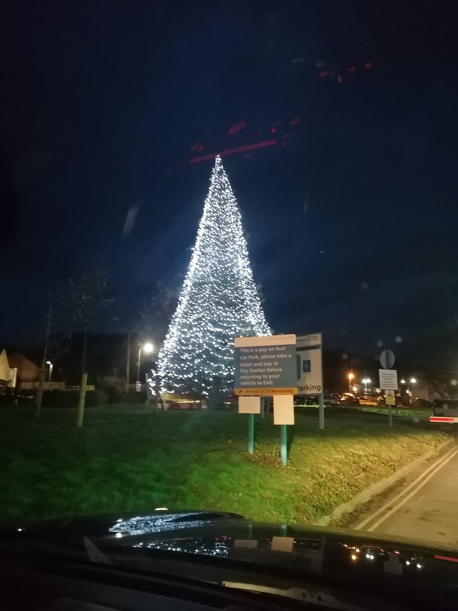 LucyBates_1's tweet photo. One of the first I've seen this year, well done @ndht for bringing a bit of Christmas cheer to North devon #nevertoearlyforchristmas 🎄🎅🤶 https://t.co/KrLCCi6nmh