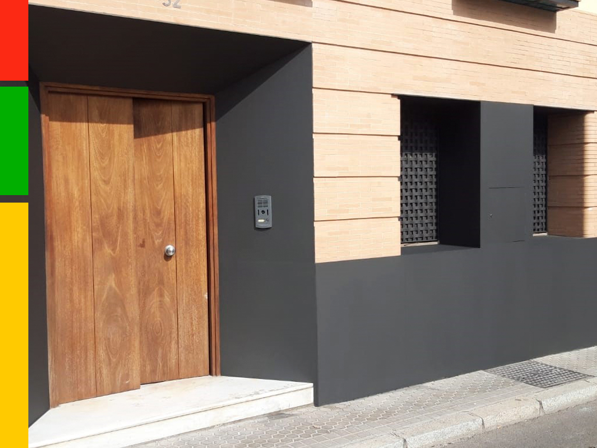 PinturasTrillo's tweet photo. ESMALTADO EN FACHADA 🔝🔝 
Os mostramos las fotos de este trabajo de aplicación a pistola. 

Para obtener ese vistoso efecto forja, hemos utilizado un esmalte con partículas metálicas.

#PintoresProfesionales #esmaltado #BuenTrabajo #Team10 #Equipo https://t.co/2mdPGlTI6p