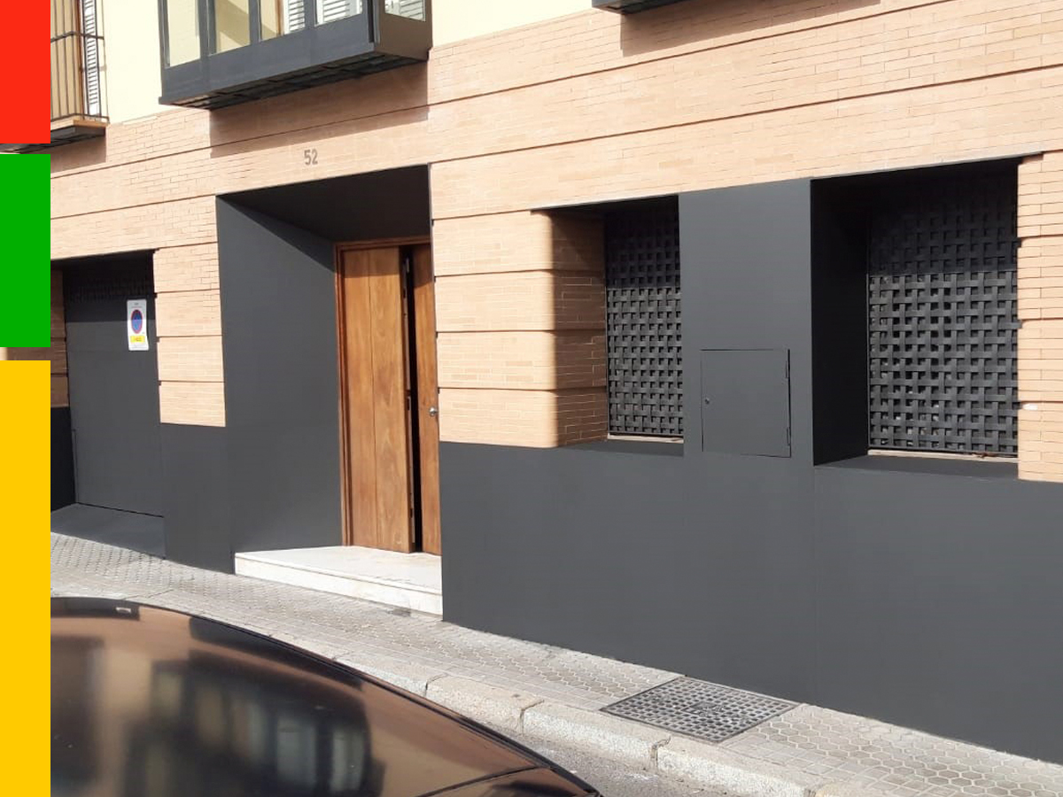 PinturasTrillo's tweet photo. ESMALTADO EN FACHADA 🔝🔝 
Os mostramos las fotos de este trabajo de aplicación a pistola. 

Para obtener ese vistoso efecto forja, hemos utilizado un esmalte con partículas metálicas.

#PintoresProfesionales #esmaltado #BuenTrabajo #Team10 #Equipo https://t.co/2mdPGlTI6p
