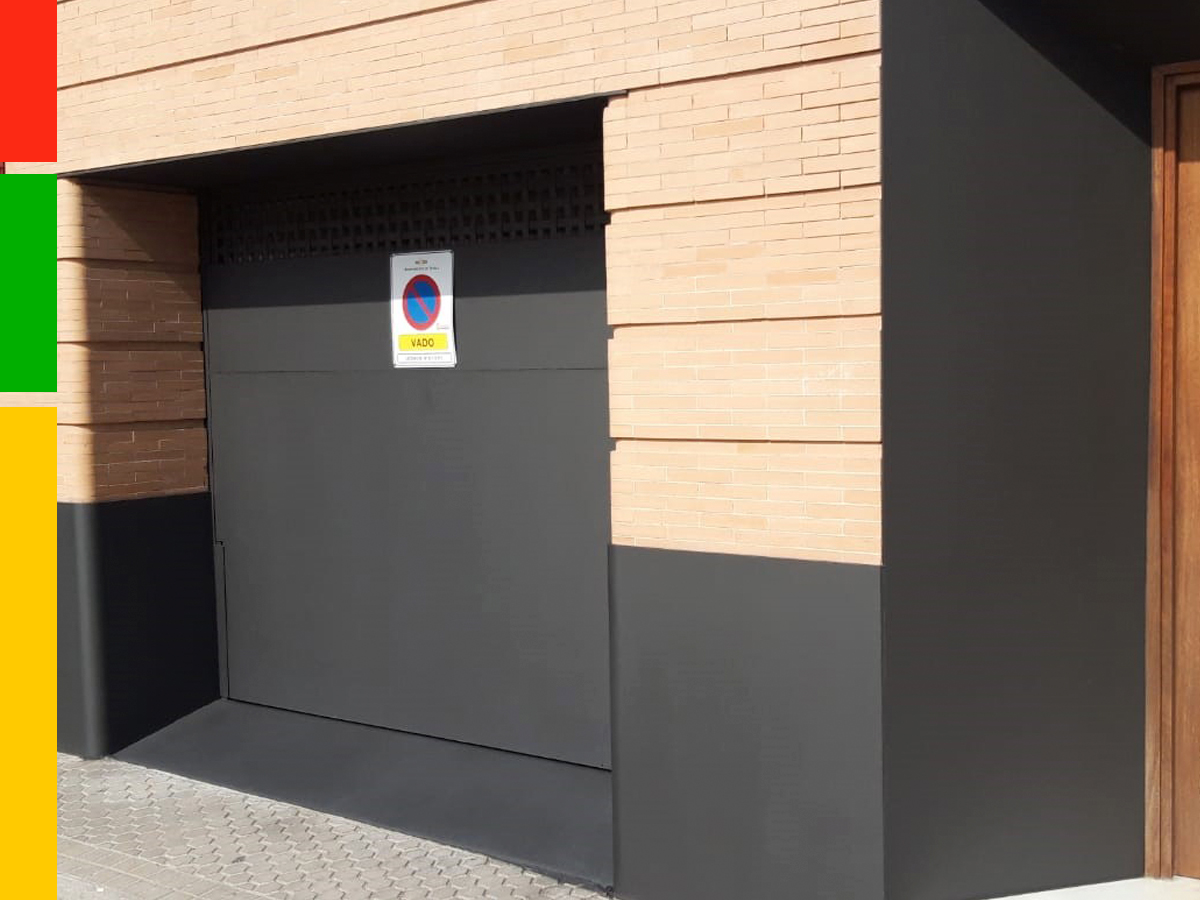 PinturasTrillo's tweet photo. ESMALTADO EN FACHADA 🔝🔝 
Os mostramos las fotos de este trabajo de aplicación a pistola. 

Para obtener ese vistoso efecto forja, hemos utilizado un esmalte con partículas metálicas.

#PintoresProfesionales #esmaltado #BuenTrabajo #Team10 #Equipo https://t.co/2mdPGlTI6p