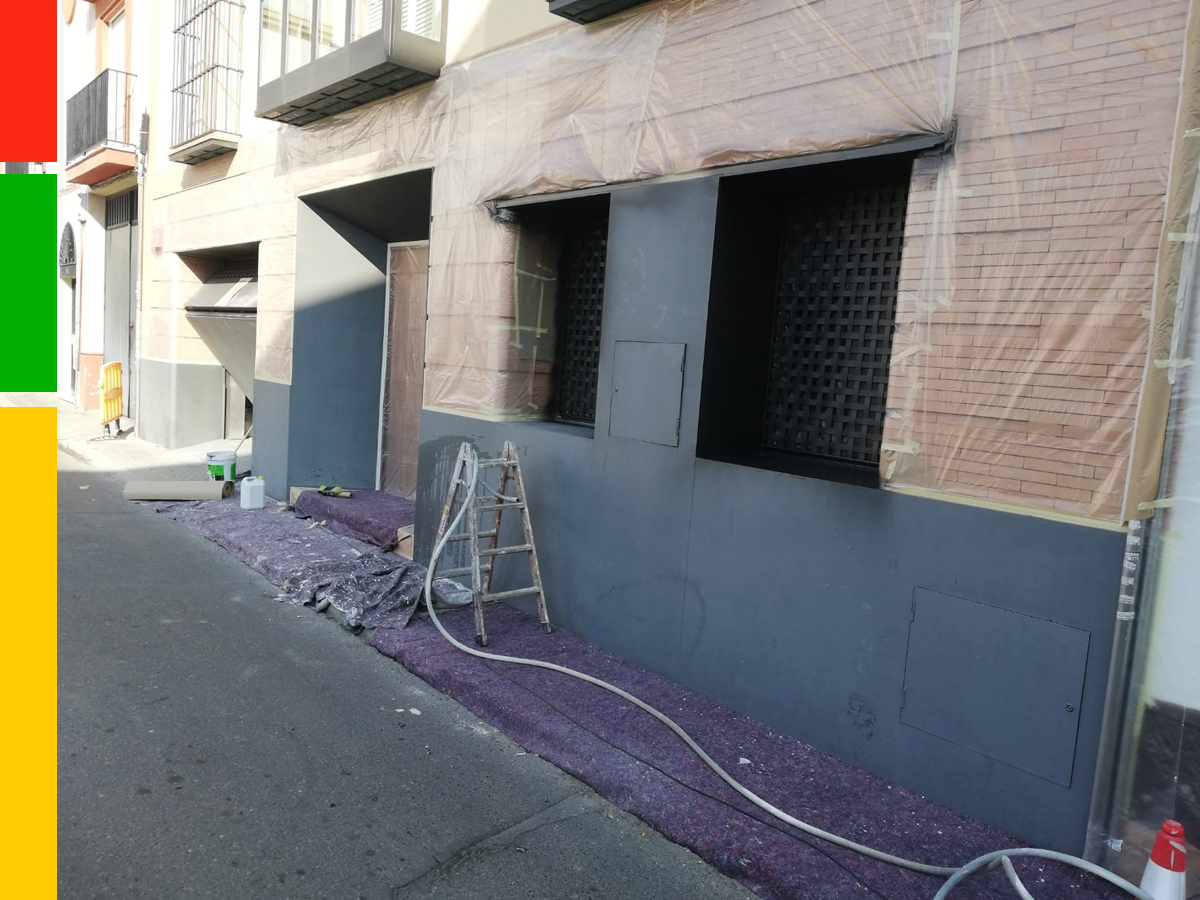 ESMALTADO EN FACHADA 🔝🔝 
Os mostramos las fotos de este trabajo de aplicación a pistola. 

Para obtener ese vistoso efecto forja, hemos utilizado un esmalte con partículas metálicas.

#PintoresProfesionales #esmaltado #BuenTrabajo #Team10 #Equipo