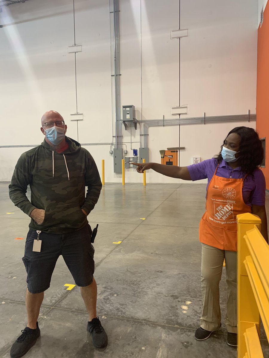 5868Mdo's tweet photo. Our loan veteran enjoying his hoodie after a well deserved meal!! Thank you Donnie for your service! @DustinYoungTHD @RafaVelaydez @JonSekelsky @PharaPlancher1 https://t.co/6EGEP1WPWC