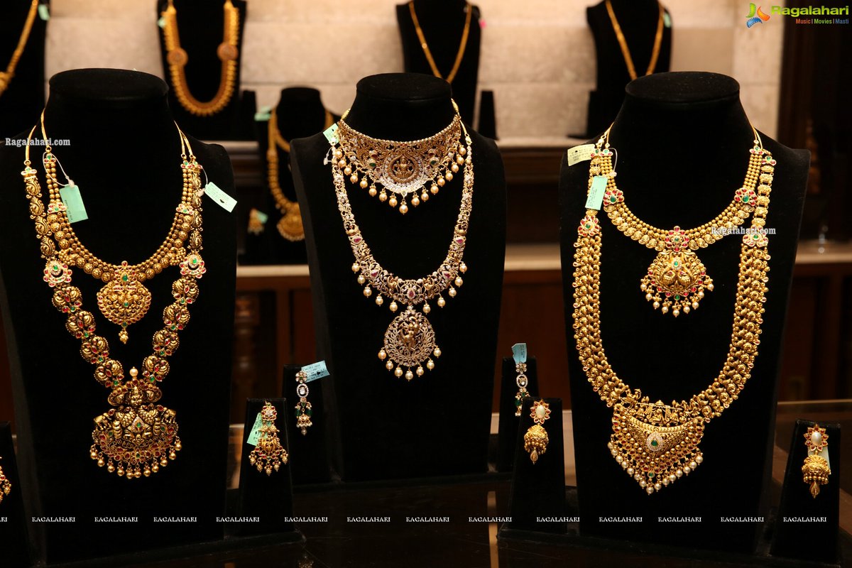 Ragalahari's tweet photo. Manepally Jewellers Exclusive Dhanteras Festive Collection Launch 2020 - https://t.co/vwg15LorFP

#ManepallyJewellers #JewelleryShow #RagalahariEvents #Manepally https://t.co/xCn9oN96vG