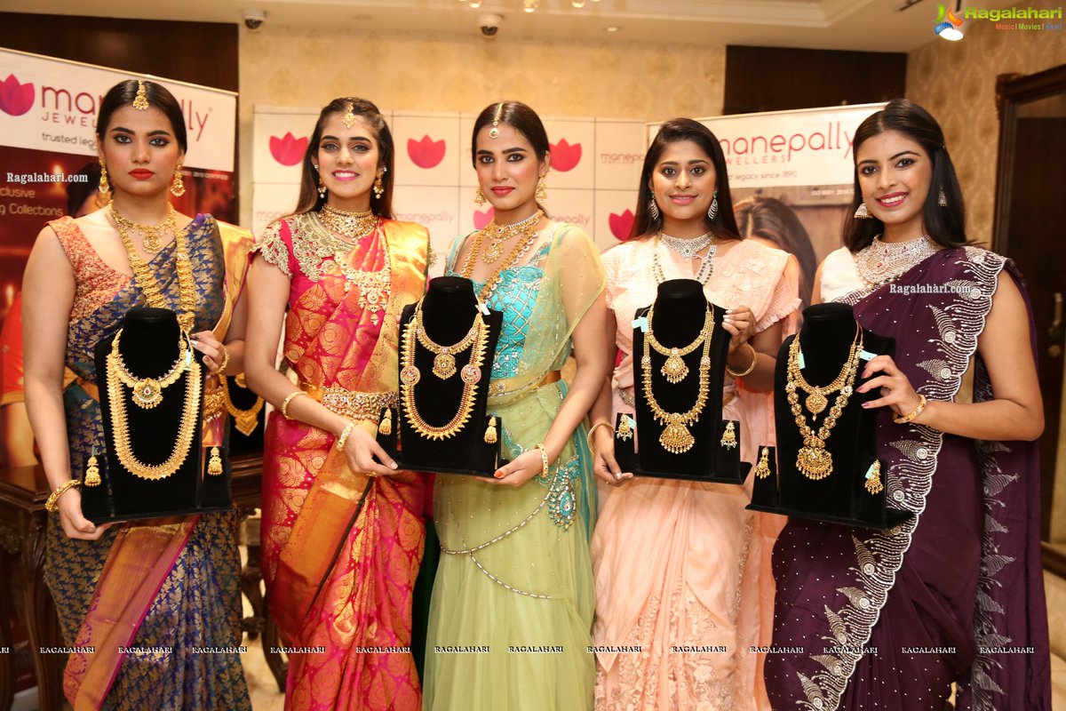 Ragalahari's tweet photo. Manepally Jewellers Exclusive Dhanteras Festive Collection Launch 2020 - https://t.co/vwg15LorFP

#ManepallyJewellers #JewelleryShow #RagalahariEvents #Manepally https://t.co/xCn9oN96vG
