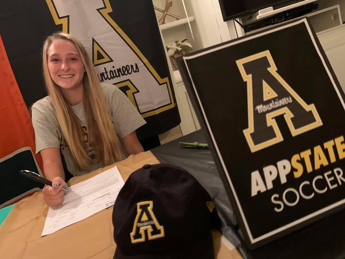 Signed and Sealed✍️ Excited for this next chapter for you Addie, and we couldn’t be more proud your hard work and dedication💛🖤 #NLAProud #NLAlum #RollNeers