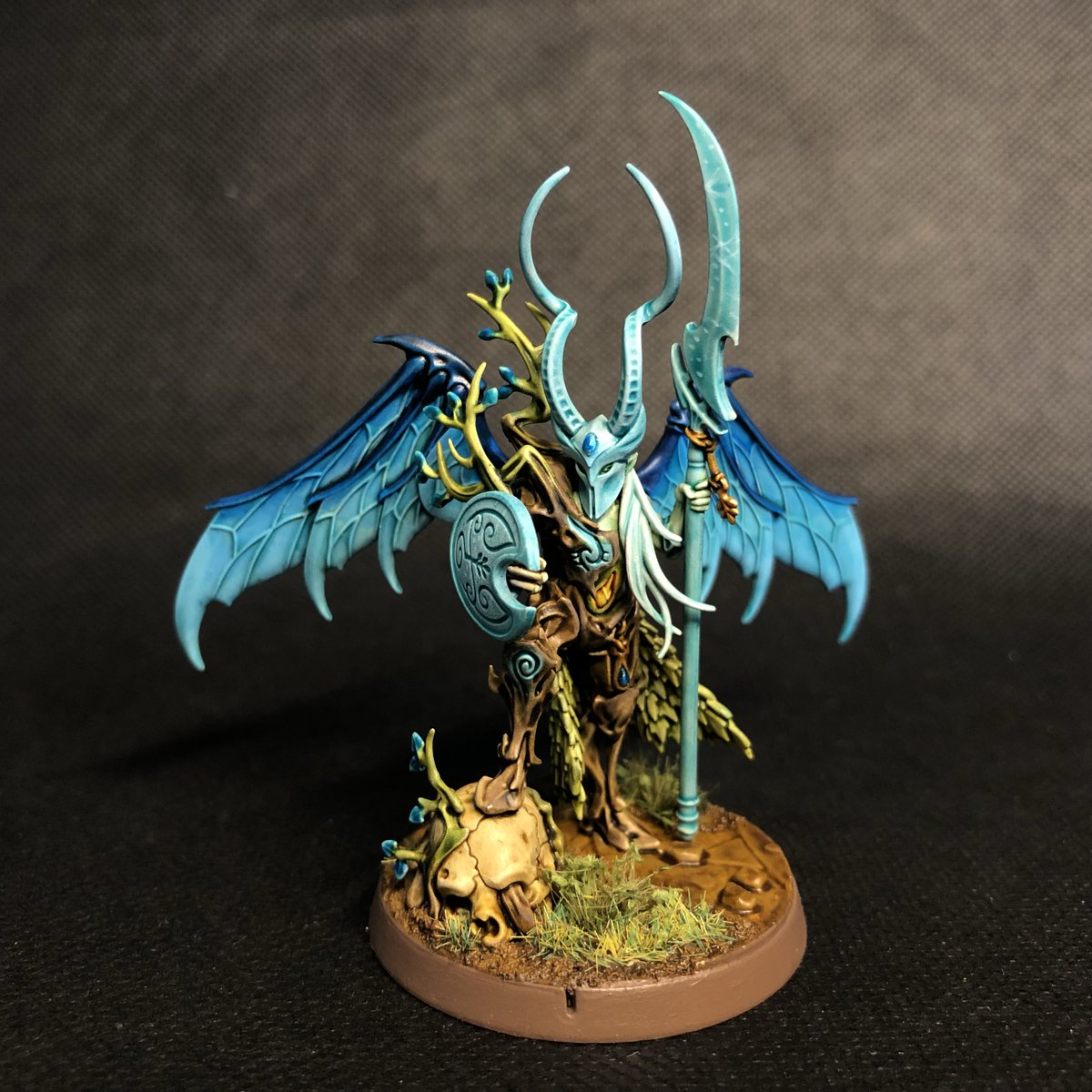 _asranq's tweet photo. #liveforlockdown 
Probably my two favourite models I've done, Arch-revenant for the paintjob and the Hurricanum as a whole. For the #realmrootrefuge army. https://t.co/md4k988l98