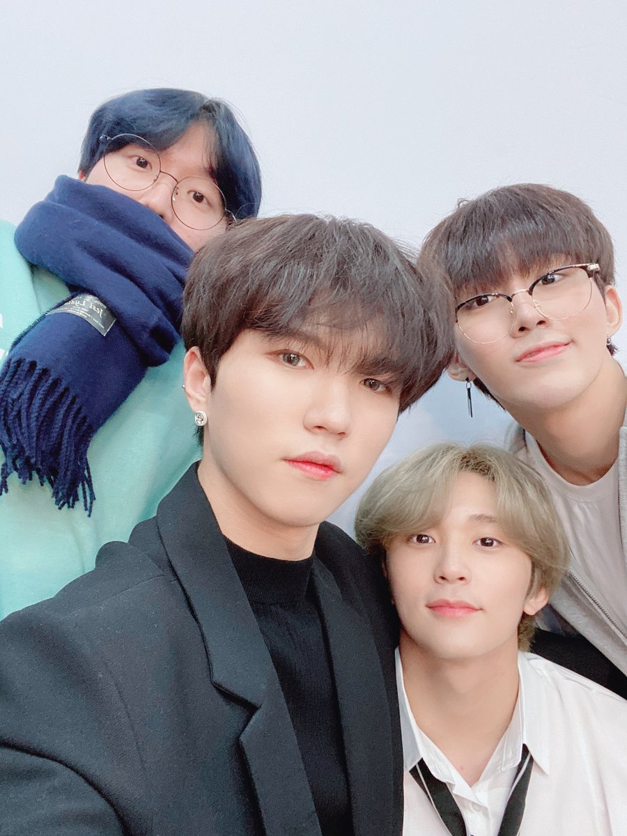 DIA_CRUNCH's tweet photo. #디크런치

지금까지 많은 힘이 되어준 우리 디아나 2주년 정말 정말 생일 축하합니다❤️
더욱더 보답할 수 있는 디크런치가 될게요👍사랑합니다❤️

#오비 #현오 #찬영 #정승 #우리디아나 #사랑해요 https://t.co/qCOWq9s2J1