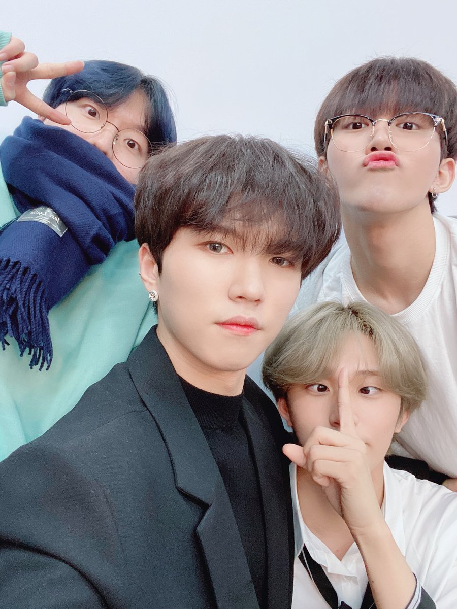 DIA_CRUNCH's tweet photo. #디크런치

지금까지 많은 힘이 되어준 우리 디아나 2주년 정말 정말 생일 축하합니다❤️
더욱더 보답할 수 있는 디크런치가 될게요👍사랑합니다❤️

#오비 #현오 #찬영 #정승 #우리디아나 #사랑해요 https://t.co/qCOWq9s2J1