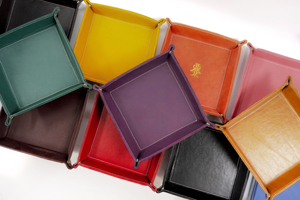 spectrum_print's tweet image. Spectrum personalised gift items. 

Give your clients a top notch quality gift item to leave a lasting impression on them.

Shop now at spectrumdubai.com

#Giftitems #yearend #personalgifts #notebook #CatchallValetTravelTrays