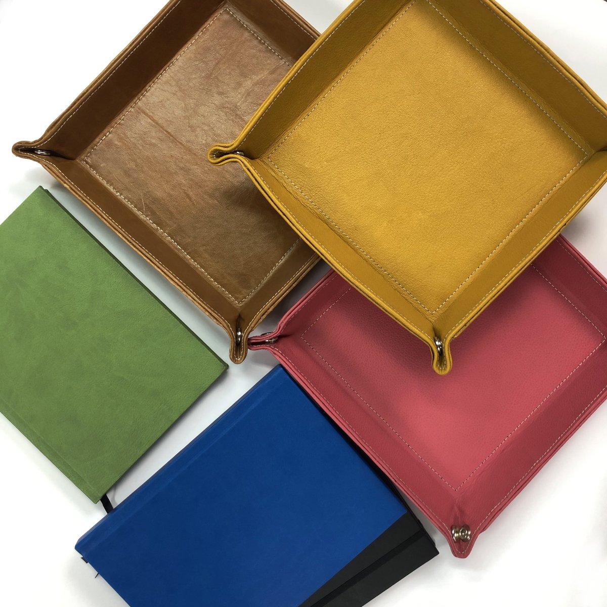 spectrum_print's tweet image. Spectrum personalised gift items. 

Give your clients a top notch quality gift item to leave a lasting impression on them.

Shop now at spectrumdubai.com

#Giftitems #yearend #personalgifts #notebook #CatchallValetTravelTrays