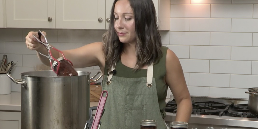 roothamgourmet's tweet photo. We have sponsored 2 more how-to-can videos for the 2020 virtual @THERAWF. Watch Niagara chef Tania Ganassini make peach jam https://t.co/trjp0YbkoS and savoury apple chutney https://t.co/wBfQ3Plz1y

#RAWF20 #roothamsgourmet #loveontfood https://t.co/wTobF85uzw
