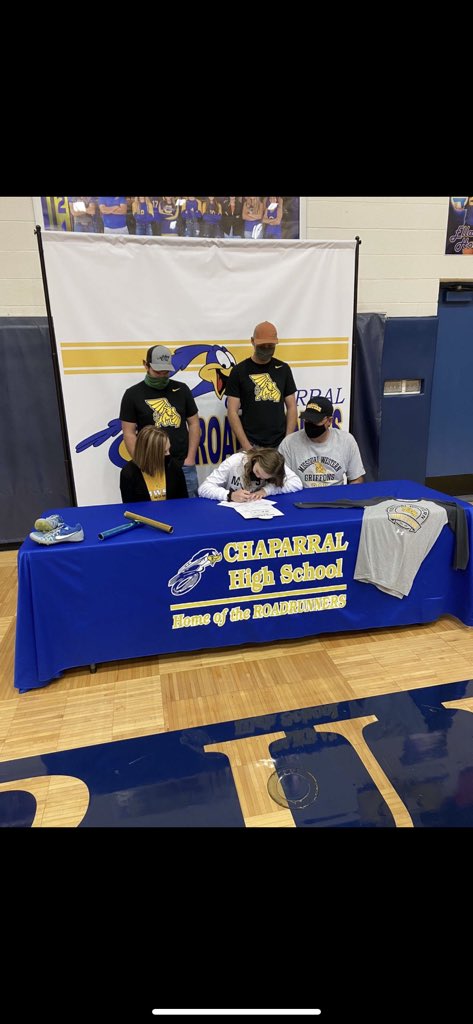 chloeeslinger's tweet photo. So beyond happy to say that I have committed to run track for Missouri Western State University! I can not express enough how thankful I am to have such an amazing support system by my side! #gogriffs https://t.co/dlIrobo3BF