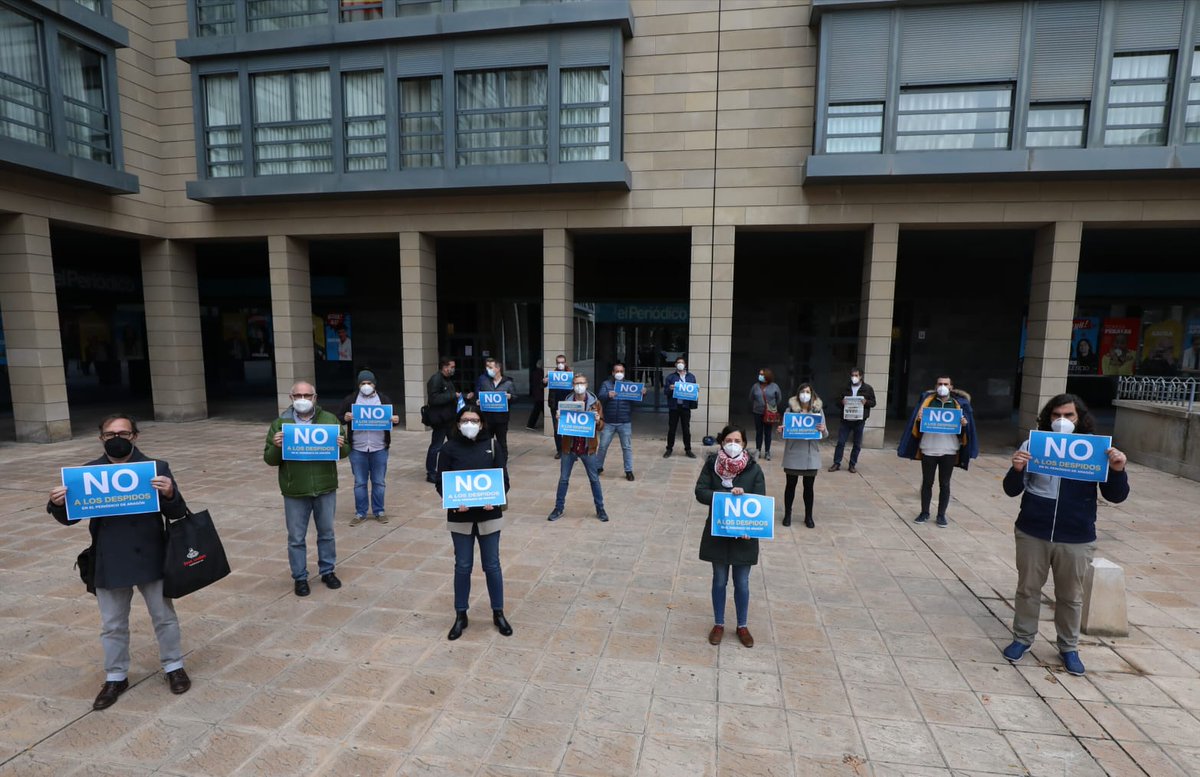 Protesta en la puerta del <a href="/periodicoaragon/">El Periódico de Aragón</a> en la que los trabajadores mostramos nuestro rechazo absoluto al ERE que plantea la empresa editora. Las movilizaciones seguirán mientras sigan las negociaciones.
