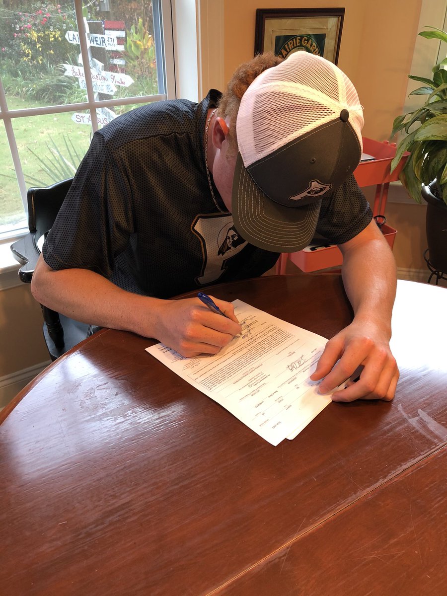 Big Congratulations to the following Bengals  for signing to move on to the next level  

Cyle Phelan UNC-W
Ryan McCrystal ECU
Daniel Eagen Presbyterian 
Rhett James UNC-P
Aidan Cannaday Queens University 
Adam Joseph William Peace 

#RollBengals