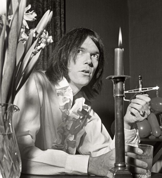 happy birthday to the sexiest most emo folkie to have ever folked!! here is a thread of sexy emo man aka neil young bc i  #love him