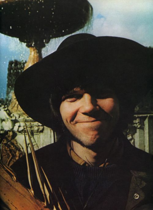 happy birthday to the sexiest most emo folkie to have ever folked!! here is a thread of sexy emo man aka neil young bc i  #love him