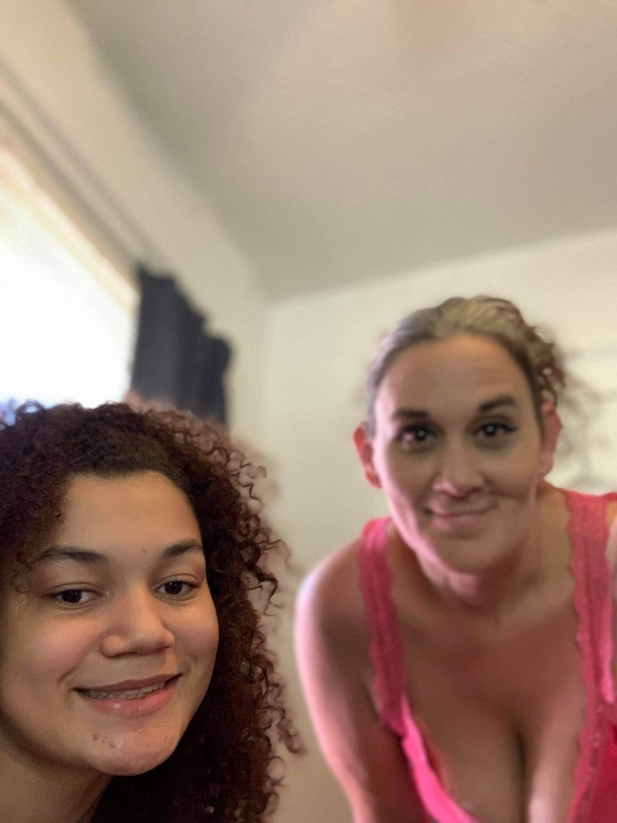 Jengenwilson's tweet photo. Happy 15th Birthday to my baby @Katrinawilsonn aka "Hurricane" You're the kindest person I know. I love you. Hard to believe I was pregnant 6 consecutive yrs and now haven't been for 15!!! #teamwilson #onlywayoutisup https://t.co/9toZPPPtcn
