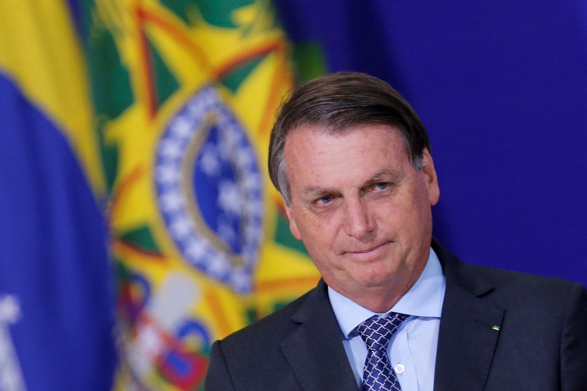 Jair Bolsonaro répond "MDR n'humilie pas le type" avec son compte présidentiel Facebook sous le post d'un internaute brésilien se moquant du physique de Brigitte Macron. Interrogé par l'AFP le porte-parole du palais présidentiel n'a pas souhaité faire de commentaire.