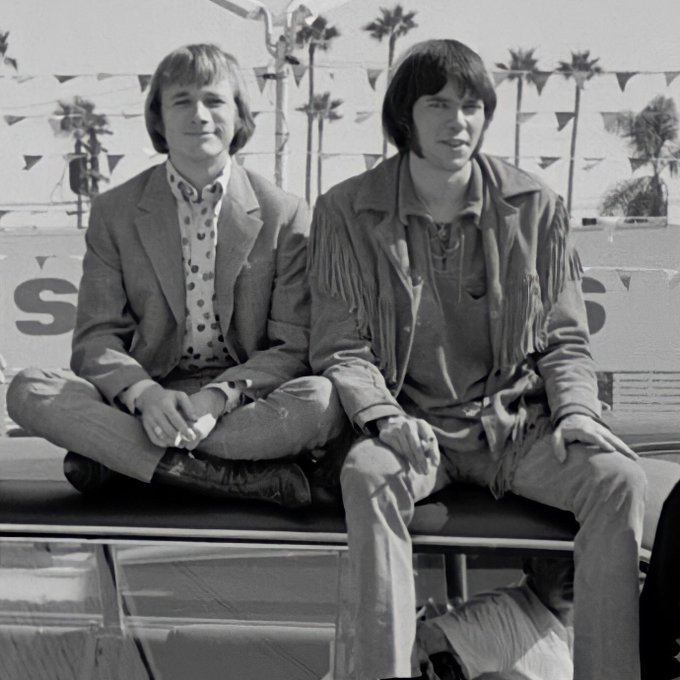 thats all for now, as a treat i'll end the thread with stephen and neil together <3