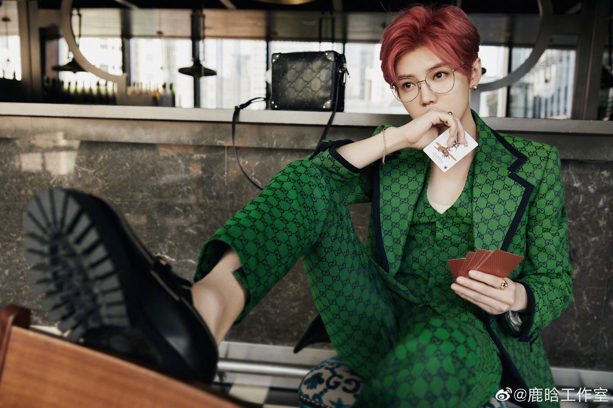 Luhan is trending on weibo hot searches bc of his green suit  I’ll post more pics in this thread
