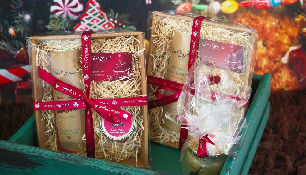 Pamper yourself this Christmas and check out our Health and Beauty stallholders. 🧖‍♀️
From <a href="/FindUbiety/">FindUbiety</a>'s vegan products, to <a href="/somerset_lav/">Somerset Lavender</a>'s oils,<a href="/bohobotherapies/">Bohobo Aromatherapies</a>' blends to <a href="/HiveOriginals/">Hive Originals</a>' honey products, you're sure to find a relaxing treat! > bit.ly/2JGy6cY