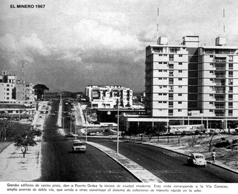 DiarioPrimicia's tweet photo. #TBT | Así se veía la avenida vía Caracas de Puerto Ordaz a finales de los 60’.
Foto: Revista El Minero
#puertoordaz #pzo #tbt #elminero #guayana #viacaracas #pzocity #guayanacity https://t.co/uNSQxhP11O
