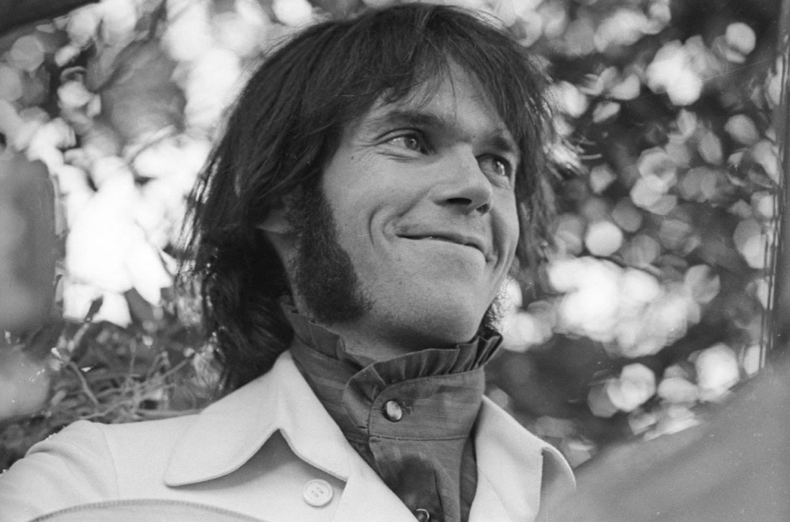 happy birthday to the sexiest most emo folkie to have ever folked!! here is a thread of sexy emo man aka neil young bc i  #love him