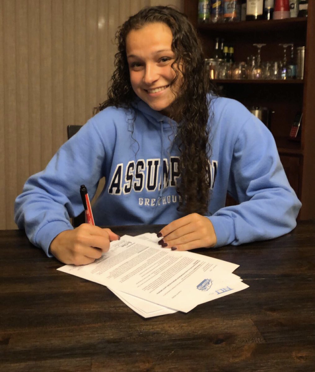 CoachGraceB's tweet image. Next up.. Excited to welcome Kat to #HoundNation 💙 #ClassOf2025 #NationalLetterOfIntent #SigningDay #NCAA #ne10embrace @BaysideFC_RI