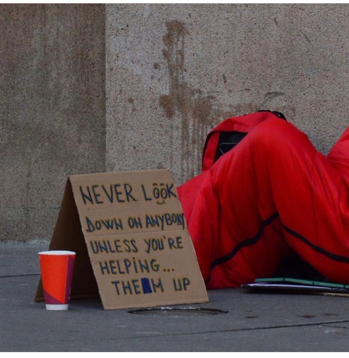 ConcuriousFilms's tweet photo. Never judge, never look down at anybody unless you are helping them ❤️ @crisis_uk @HomelessLink @naehomelessness @Ntl_Homeless https://t.co/xILCi9DLxJ