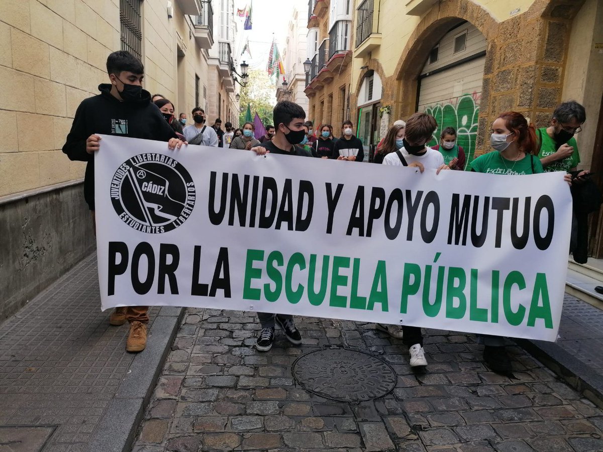 MVerdeAndaluza's tweet photo. #12NHuelgaEducativa
#12NHuelgaEducativa #ConNuestraSaludNoSeJuega
👇✊🌊💚
 #12NYoVoy #Cadiz https://t.co/Dm1cZlFVlT