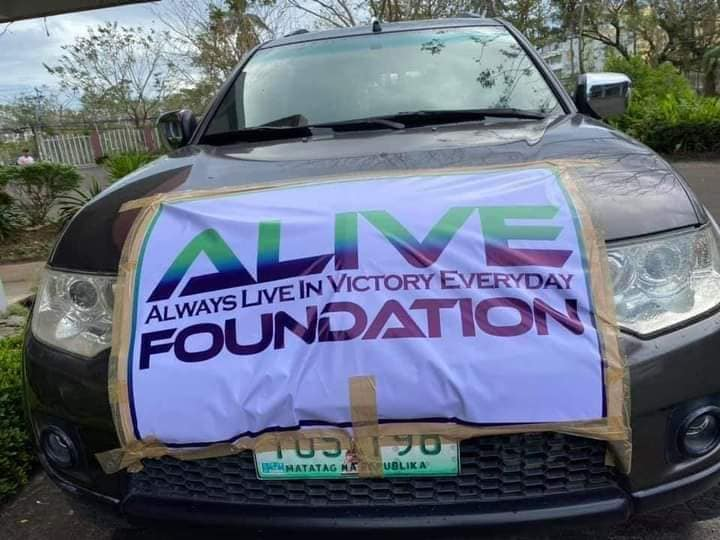 MidelRika's tweet photo. A company with big heart ❤️❤️❤️
Happenning now!!!!  Alive Foundation Bangon Oragon relief Operation in Tiwi Albay.
#AliveFoundation
#EmpoweredConsumerism https://t.co/55oScRLBRz