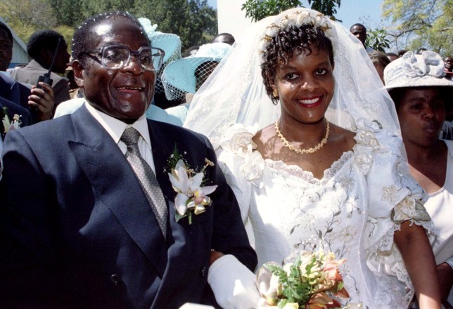 Robert Mugabe : "Si un homme est autorisé à sélectionner une fille parmi 100, même si c’est la plus belle qu’il choisi, il aura encore mal dans son cœur pour avoir perdu les 99 autres. Vraiment le cœur d& #39;un garçon c’est comme la mosquée, il y a de la place pour tout le monde."