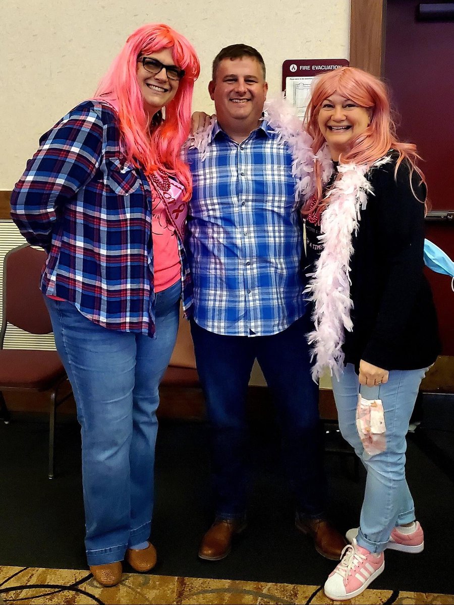 lightpointc's tweet photo. Having fun, supporting friends and their important causes at Lightpoint! 😁 💖 #lightpointc https://t.co/SClIgc28Yo