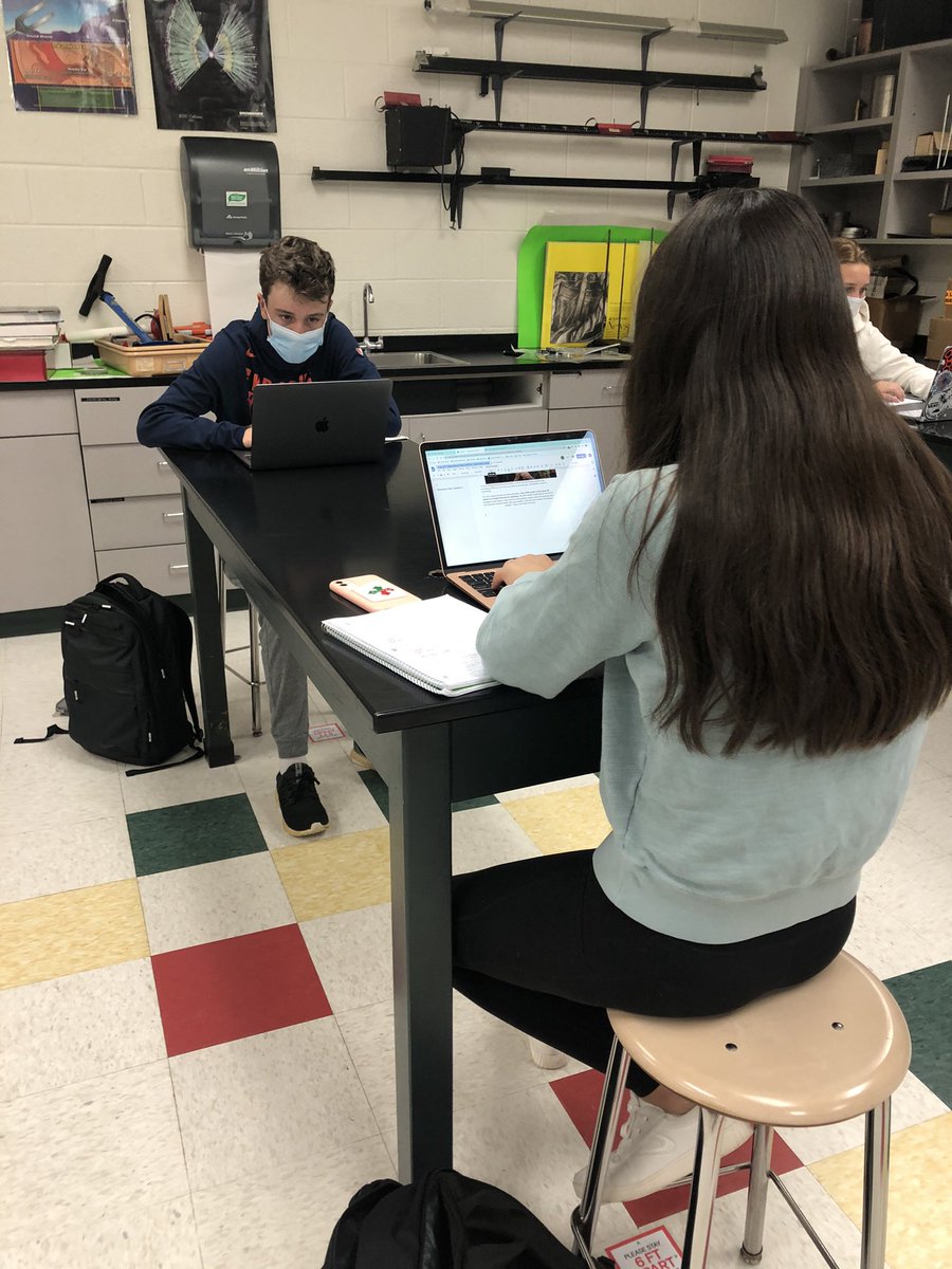 MsFusinaChem's tweet image. Physics students working collaboratively on shared docs to find and explain videos of the phenomenon of resonance! @SSSASsaints #Physics #PhysicsEd #flexlearning #hyflex
