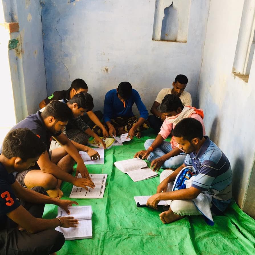 thebetterindia's tweet photo. 1/ This #Diwali, tag your friends & ask them to order ONE book for this amazing community library in rural Uttar Pradesh that is helping students in need prepare for their exams. @BansaLibrary
Here's the Amazon wishlist curated by these students: https://t.co/JjgpUuMEzG https://t.co/NwBIXH7CSn