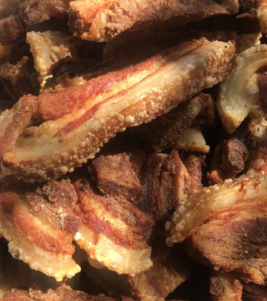 Bunpeng2502's tweet photo. ช่วยลุงรีทวิตหน่อยนะครับ
หมูกรอบพร้อมทานแถมฟรีน้ำจิ้มซีฟู้ด

ชุดละ100บาท มีทั้งแบบหั่น/ไม่หั่น

รอบส่ง15/11ใครสั่งครบ300บาทขึ้นไปค่าส่ง9บาท

รูปภาพจากหมูของลุงเองไม่ได้แต่งสีเพิ่มอย่างใด
แพ็คสูญญากาศเก็บนอกตู้เย็นได้7วันถ้าแช่ฟรีสอุ่นใหม่เก็บได้2เดือนครับ

 #ถามตรงๆกับจอมขวัญ https://t.co/5NbXACUR7q