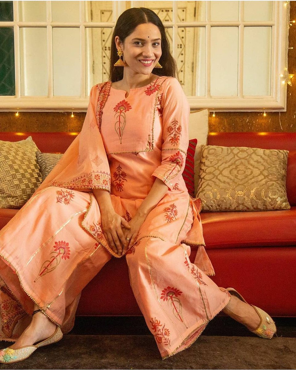 ankitaxglory's tweet photo. Love for ANKITA!🍑❤️ 
Peach 
🍑 
Outfit in peach 🍑 ....
💛⚡ 
@anky1912 https://t.co/xVk2zvW5tj