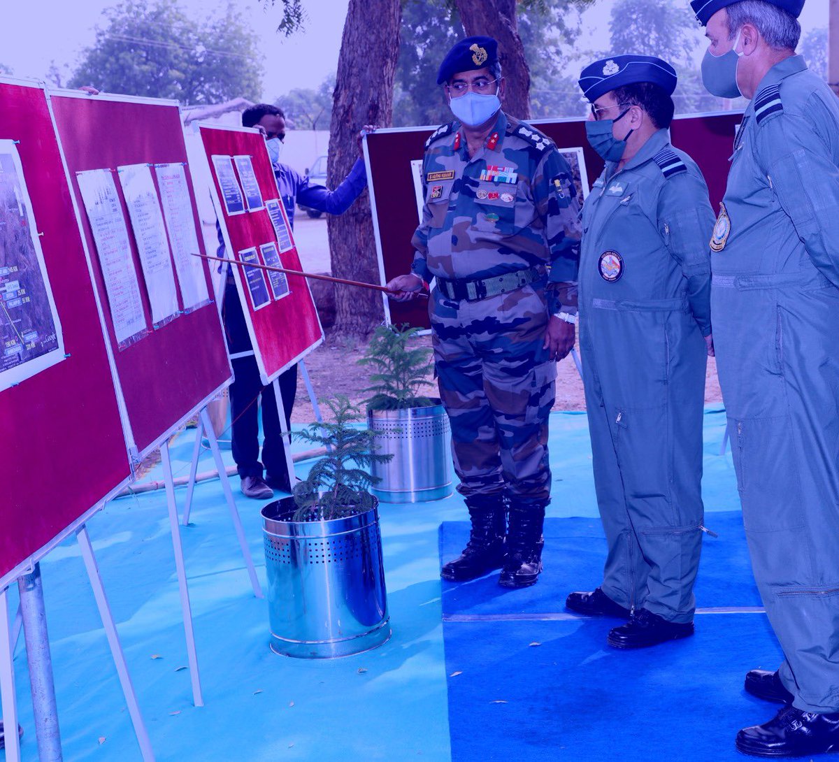 Madhurendra13's tweet image. Just In:
Air Chief visits South Western Theatre. Synergy at its best. Refreshing to see mix of uniform colours in pics more often. #MilitaryReforms
@snigdhaman