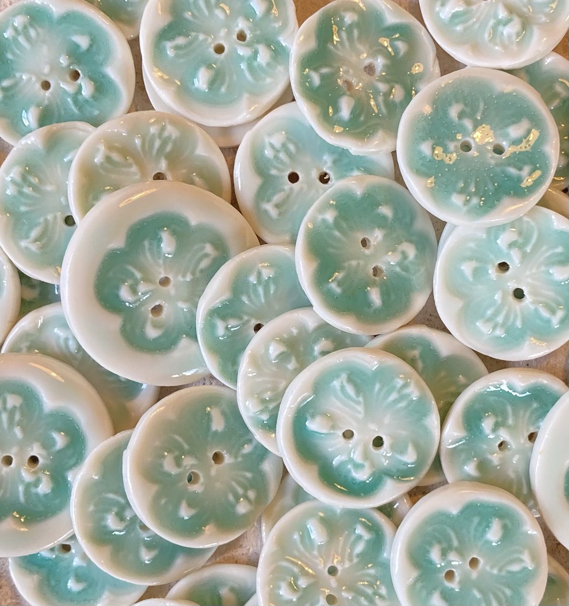 mdenchjewellery's tweet photo. Excited to receive my bespoke porcelain buttons from https://t.co/RSFanXi4Yz Designed from one of my sketches and the perfect addition to my jewellery packaging #handmade #craftyjay #etsyseller #porcelainbuttons https://t.co/rP2juV05B0