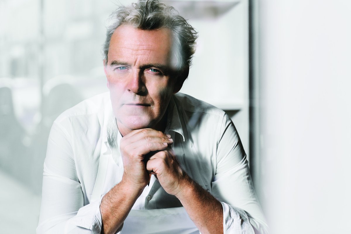 Three-star chef Alain Passard will be our special guest for the holiday season, creating exceptional menus designed expressly for Christmas and the New Year.
Internationally renowned, Alain Passard was one of the first top chefs to acquire his own vegetable gardens. 
<a href="/ArpegeLive/">Alain Passard</a>