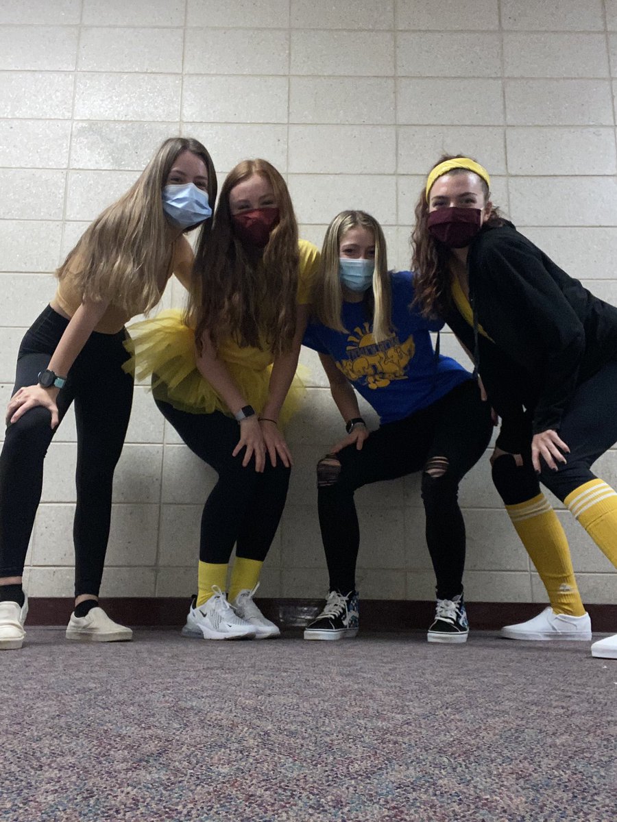 delaney_lima's tweet photo. Spirit Day Two!! Class Color Day💙💙 #goblue @BaconSTUCO @ValerieLuizzi @KaneGracyn @laney https://t.co/N6nvZzWQnn