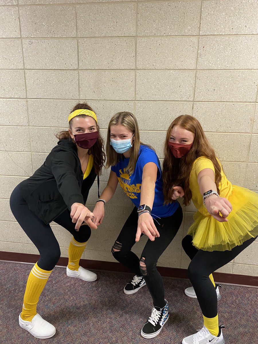 delaney_lima's tweet photo. Spirit Day Two!! Class Color Day💙💙 #goblue @BaconSTUCO @ValerieLuizzi @KaneGracyn @laney https://t.co/N6nvZzWQnn
