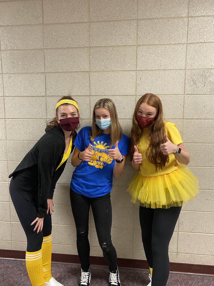 delaney_lima's tweet photo. Spirit Day Two!! Class Color Day💙💙 #goblue @BaconSTUCO @ValerieLuizzi @KaneGracyn @laney https://t.co/N6nvZzWQnn