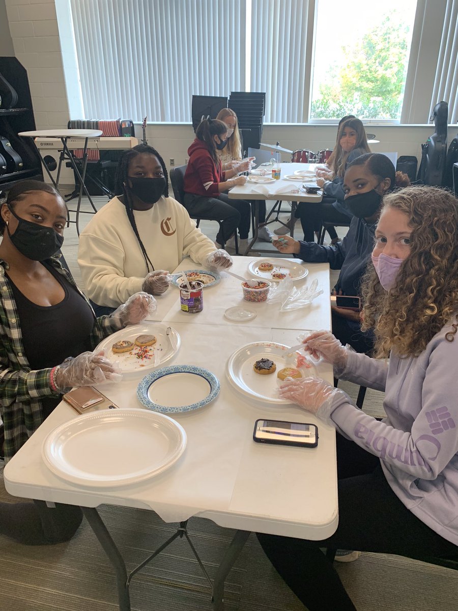 Junior Community Day Cookie Decoration! Who doesn’t love to hang out and decorate some cookies! 🍪🍪
