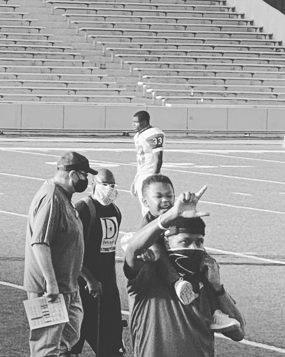 koach_ryan's tweet photo. IG had it first!!! Priceless moments!!! #LBlock #flightkrew @LamarTexansFB https://t.co/ikPsMGXqoT