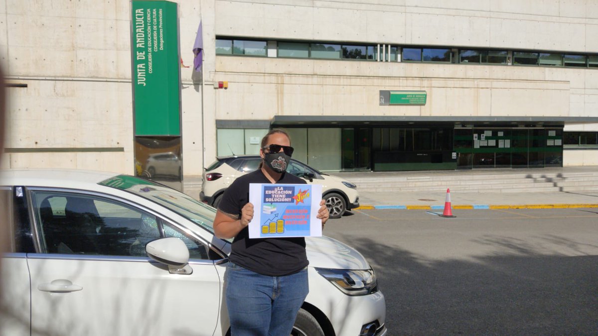 JuventudUCE's tweet photo. Compañeros en #Almeria participando y apoyando la #12NHuelgaEducativa 

Y en #Malaga, a pesar del cierre perimetral, hemos buscado la forma de mandar nuestro apoyo respetando las medidas

#FelizJueves https://t.co/4pateh9zCs
