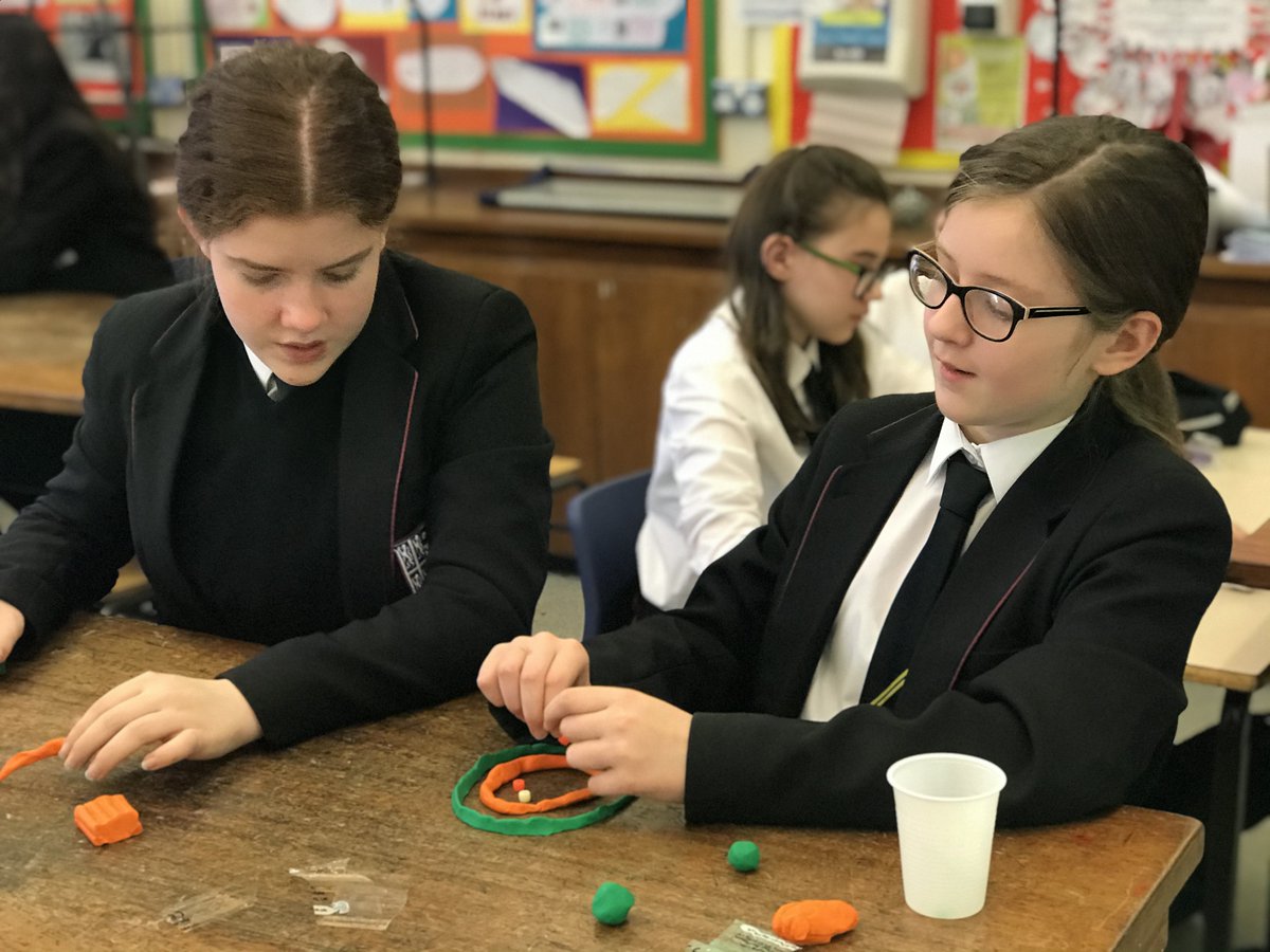 RBHSScience's tweet photo. Mrs Hussain's 7B science class have loved making models of the atom today! #ScienceSuperstar https://t.co/ktXw3aTUYa