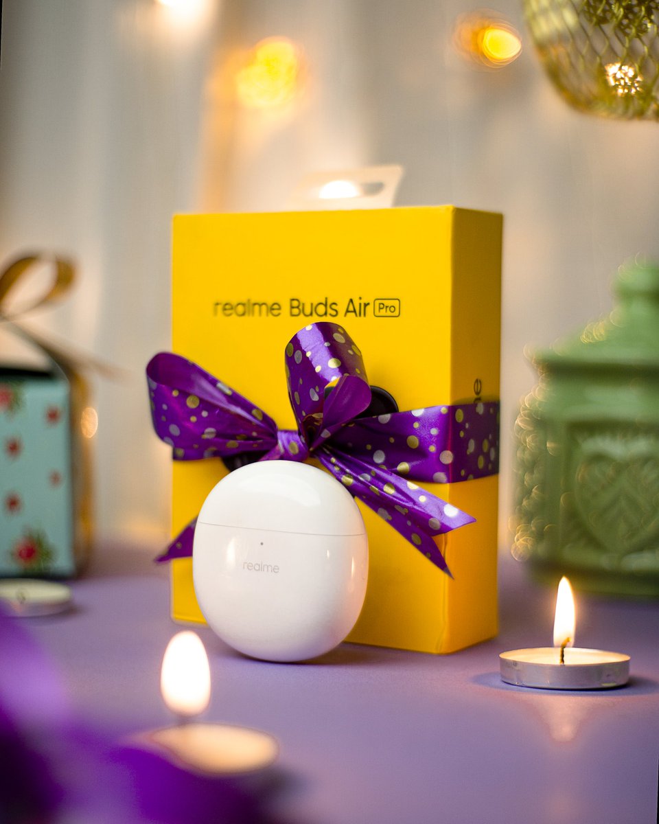 lehflatlay's tweet photo. This diwali gift your loved ones with #realmebudswirelesspro and 
#realmebudsairpro
#realmediwali
.
.
.
@MadhavSheth1 @NeonVikash @realmeLink @realmemobiles @FrancisRealme https://t.co/vPeDs2Umka